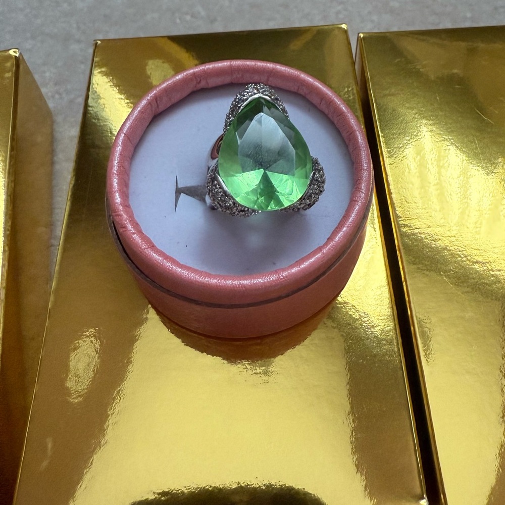 925 , 92.5% silver ring Handmade light green &crystal Gemstone Ladies Ring Size6